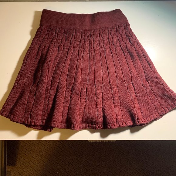 Hollister Dresses & Skirts - HOLLISTER KNIT SKIRT MAROON